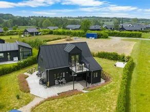 Holiday home with BBQ & terrace | Sea view - Image 4