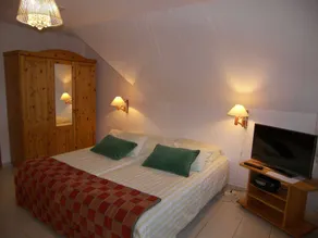 Holiday apartment with BBQ & garden - Image 3