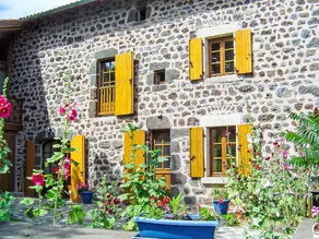 Holiday home with garden & terrace - Image 5