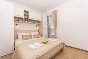 Wohnung mit Pool, Garten und Terrasse - Image 5
