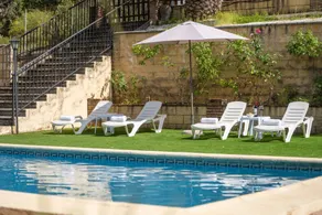 Casa apta para familias con piscina privada, jardín y terraza | Vistas a la montaña | Ideal para teletrabajar | Se admiten mascotas - Image 3