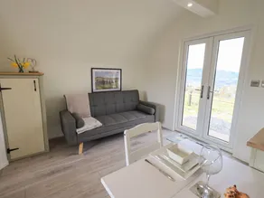 Cottage with barbecue & garden - Image 5