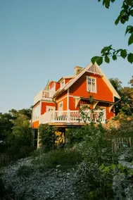 Turn-of-the-century holiday home on cliff in Visby - Image 2