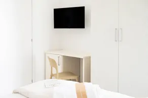Habitación en casa de familia con jardín | Vistas al jardín | Perfecta para el trabajo en remoto - Image 5