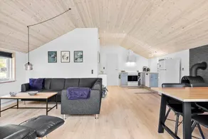 Holiday home with barbecue & terrace - Image 3