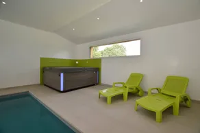 Ferienunterkunft mit Terrasse, Garten und Pool - Image 3