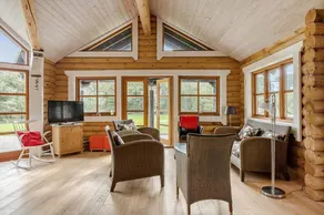 House with jacuzzi, BBQ & sauna - Image 3