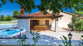 Holiday apartment with barbeque, garden & private pool | Garden view - Image 5