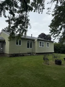 House with garden - Image 2