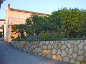 Maravilloso apartamento con jardín, terraza y barbacoa - Image 2
