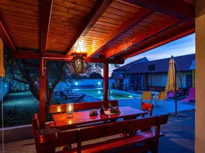 Villa with private pool, terrace & garden - Image 5