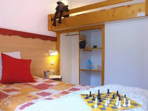 Holiday home with terrace & heated pool - Image 5