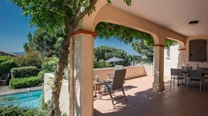 Holiday apartment with barbeque, garden & pool - Image 4