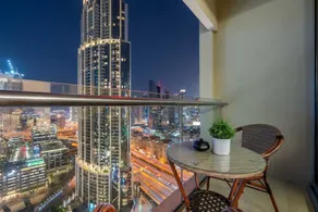 Appartement adapté aux familles avec piscine et sauna | Proche Burj Khalifa | Adapté au travail à distance - Image 2