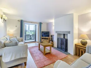Children-friendly cottage with pool & garden - Image 3