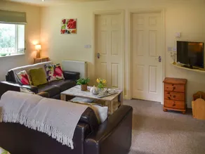 Family-friendly beautiful cottage with garden & pool | Dogs allowed - Image 2