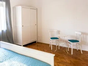 Flat with garden & terrace - Image 2