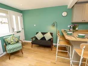 Fully equipped lovely cottage with garden | Beach view | Close to the beach | Pets are welcome - Image 4