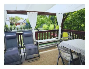 Holiday home with terrace, garden & BBQ - Image 3