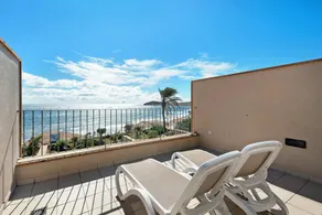 Merveilleux appartement de vacances entièrement équipé avec internet haut débit et terrasse | Vue montagne | Plage à proximité - Image 2