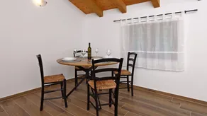 Holiday apartment with BBQ & terrace - Image 4