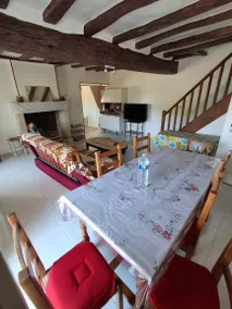 Holiday home with BBQ & garden - Image 2