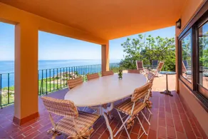 Villa adaptée aux familles avec terrasse et jardin | Vue jardin - Image 4