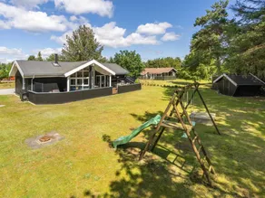 Holiday home with barbeque - Image 2