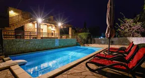 Villa con giardino, griglia e piscina privata - Image 4