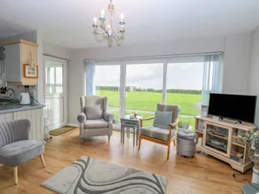 Cottage with garden - Image 3