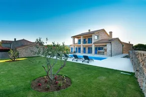 Villa with terrace - Image 2