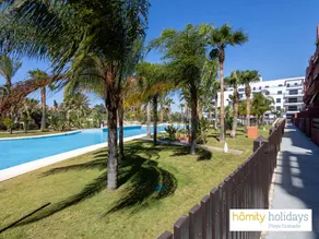 Flat with terrace & pool - Image 3