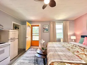 Sunny Spring Retreat Near River Beaches Trails - Image 4
