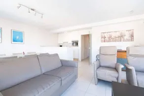 Apartment with terrace - Image 5