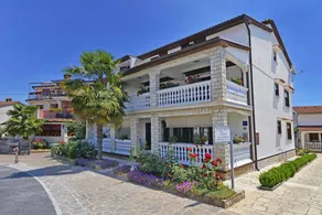Fully equipped holiday apartment with garden, terrace & BBQ - Image 2