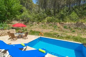 Family-friendly villa with private pool, terrace & barbeque - Image 2