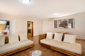 Maison de campagne avec piscine privée, jardin et internet haut débit | Vue jardin - Image 2