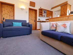 Children-friendly beautiful cottage with garden - Image 5