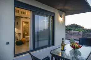 Villa Dias Guest House – Sea & Mountain Views, Pet Friendly - Image 3