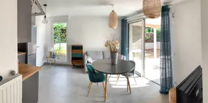 Charmant appartement de vacances avec terrasse et jardin | Vue jardin - Image 4