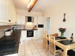Cottage with garden & BBQ - Image 4