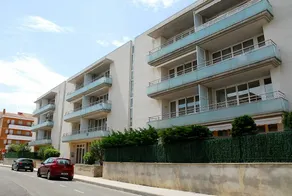 Appartement avec terrasse, piscine et jardin - Image 3