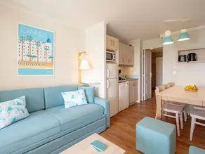 Apartment with pool - Image 5