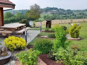Cottage with barbecue & garden - Image 2