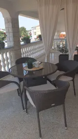 Fully equipped holiday apartment with garden, terrace & BBQ - Image 4