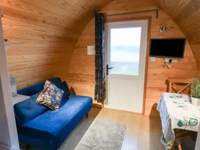 Cottage with garden - Image 3