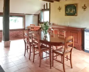 Fully equipped spacious holiday home with garden, terrace & barbeque - Image 4