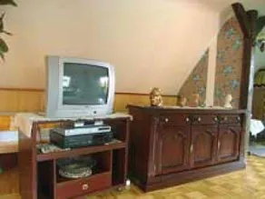 Children-friendly flat with terrace, garden & barbecue - Image 5