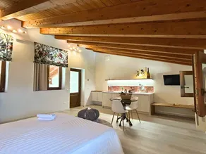 Agriturismo l' Abbraccio della Vigna tra vigneti con vista Castelli di Montecchio Maggiore e Colli Berici: Agriturismo Vicenza - Appartamento Vite Romantica - parcheggio privato, giardino, portico privato e WiFi Gratuito - Image 5