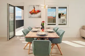 Holiday home with garden, private pool & barbeque | Sea view - Image 4